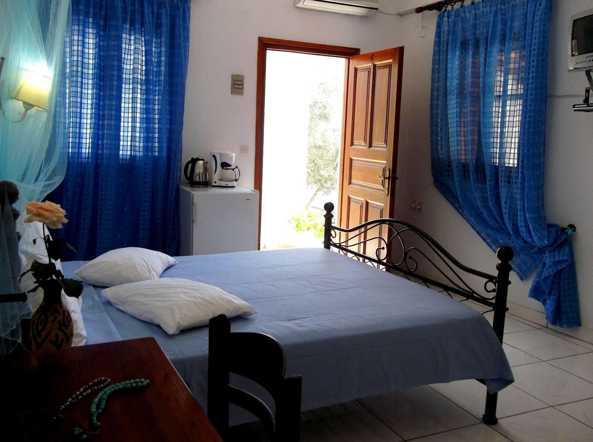 Artemis Bungalows Stafylos Bagian luar foto