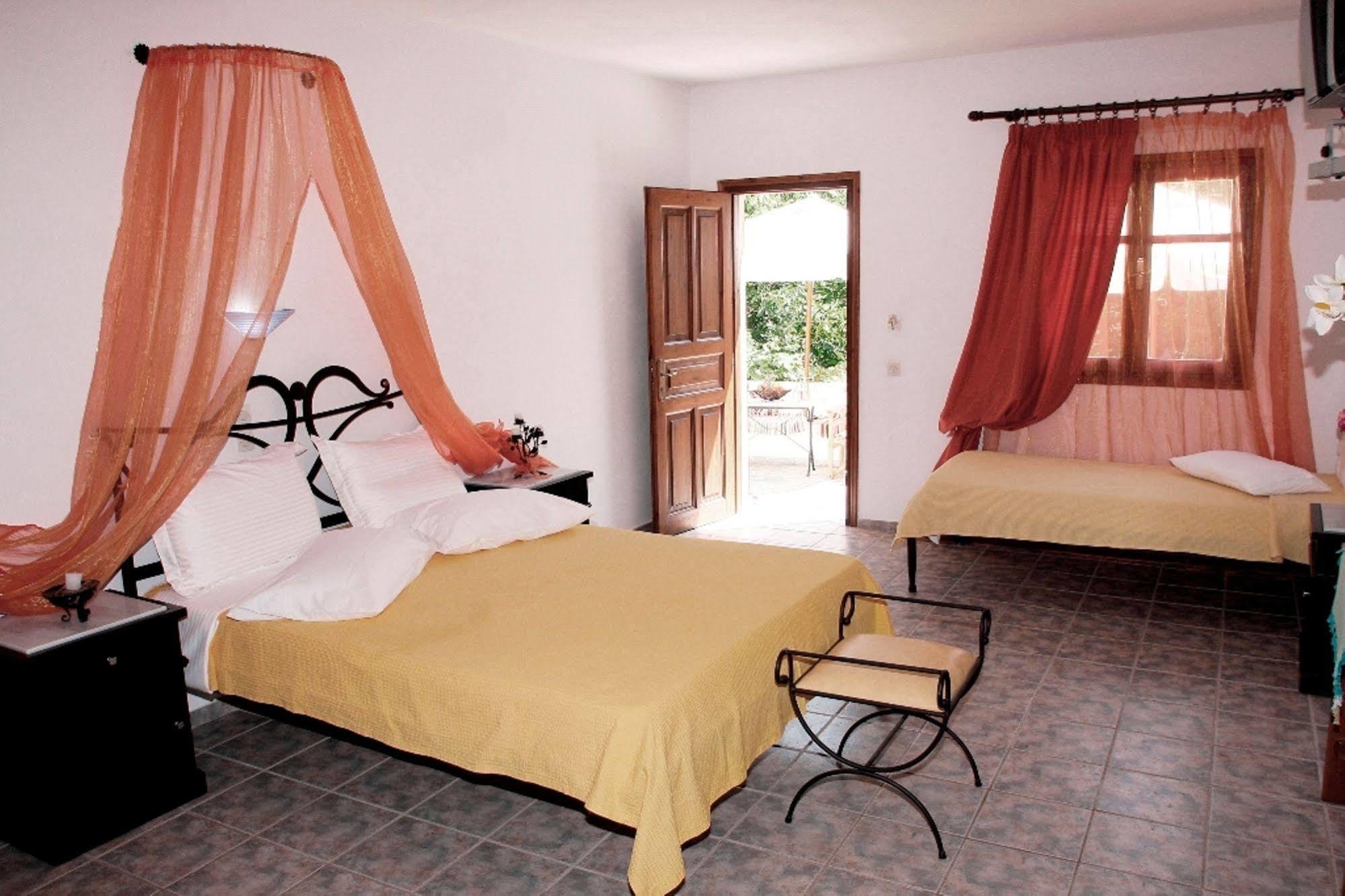 Artemis Bungalows Stafylos Bagian luar foto