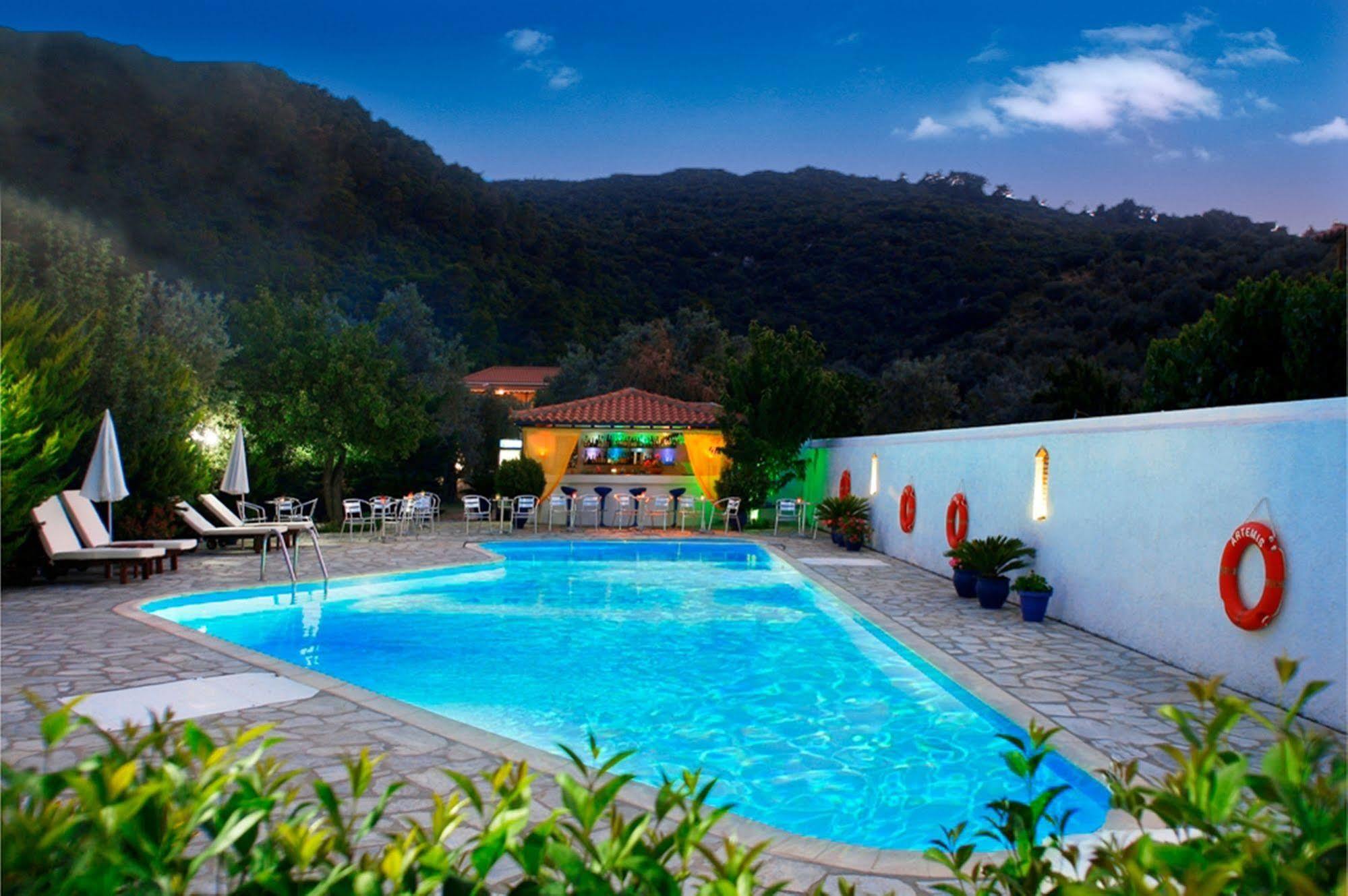 Artemis Bungalows Stafylos Bagian luar foto